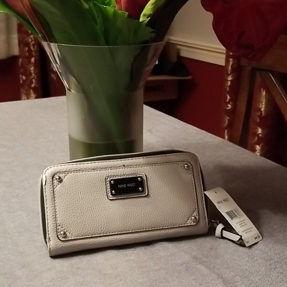 Nine West vegan leather wallet - Picture 2 of 7